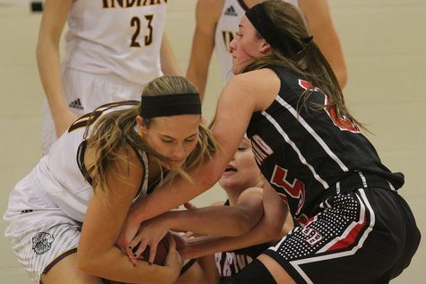 Girls Basketball defeats Pratt Greenbacks