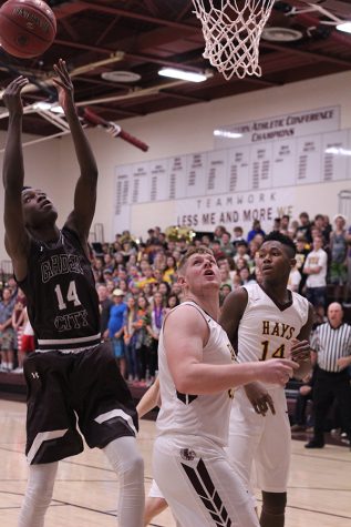 Boys basketball team tops Junction City