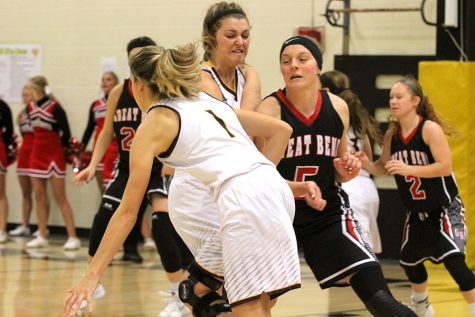 Girls basketball falls to Great Bend Panthers