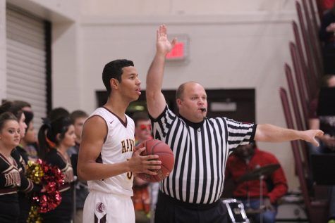 Boys basketball falls in first round of Colby tournament