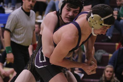 Indian wrestling place third in Campus Invitational
