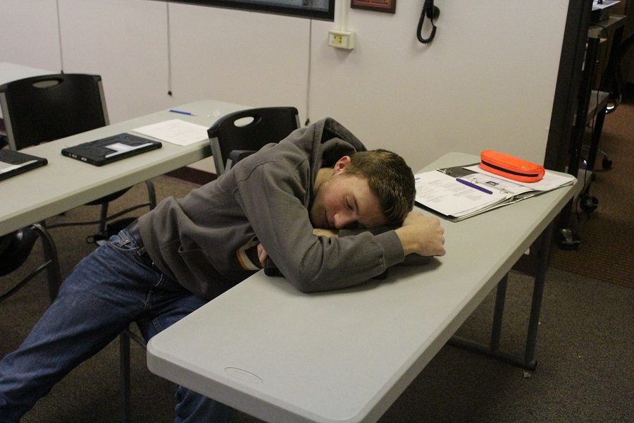 Students discuss differing sleeping habits