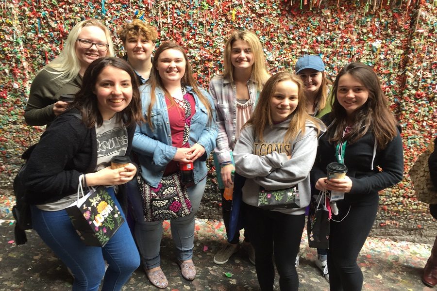Journalism students went sightseeing in Seattle after their conference. 