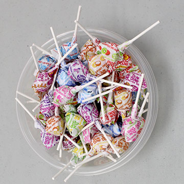 How many dumdums are in this bowl? Please submit your answer in the comment section below with a valid name and email address.