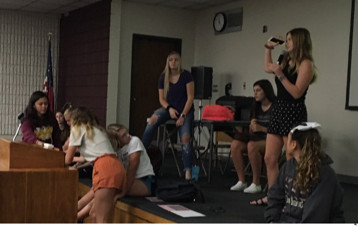 StuCo Public Relations Officer Kaylor Meyers addresses StuCo during the meeting on Aug. 28. Members signed into the meeting via Kahoot. For those with technological difficulties, a paper attendance sheet was passed around the Lecture Hall.