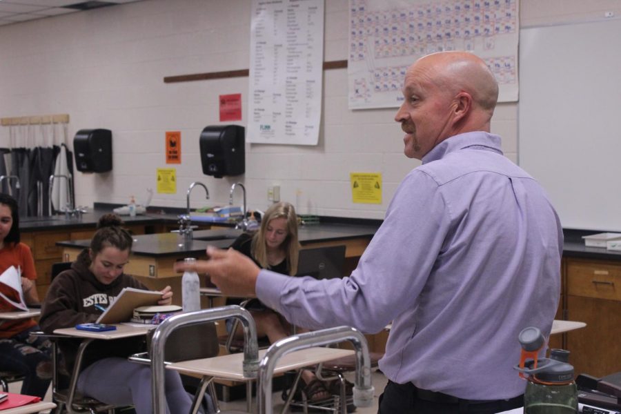 Instructor Alan Neal gives directions to his G3 Honors Chemistry class.