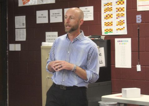 Biologist and conservationist present careers to students