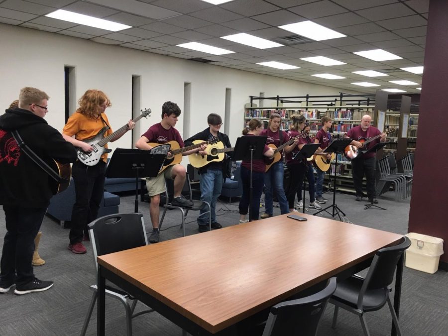 Guitar Club hosts concert in library on Dec. 6