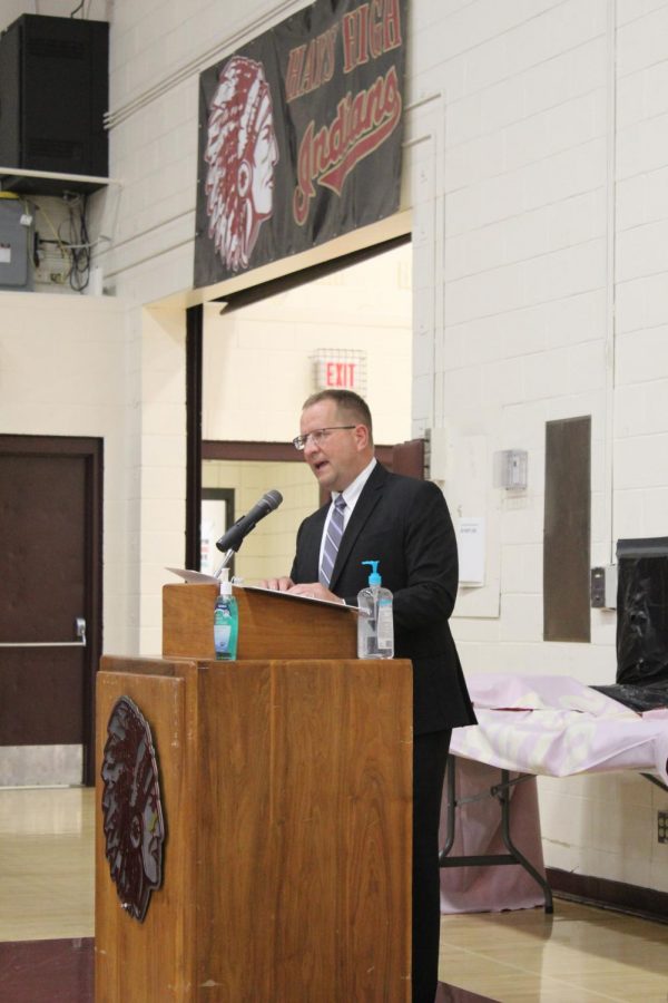 Prinicipal Martin Straub welcomes students, parents, and guest to the 2020-2021 Hays High Academic and Athletic Awards Ceremony.