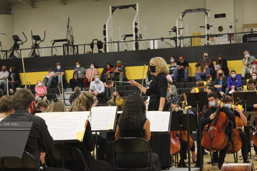 Concert orchestra performs “Brandenburg Concerto, No. 3” by Bach/Issac and “Fantasia on a Theme from Thailand” by Richard Meyer.