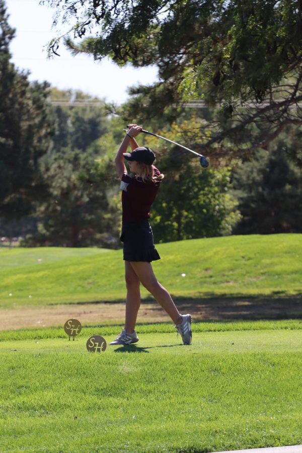 Senior+Gracie+Wente+hit+her+tee+shot+at+the+TMP+Invitational+Tournament+at+Smoky+Hill+Country+Club.