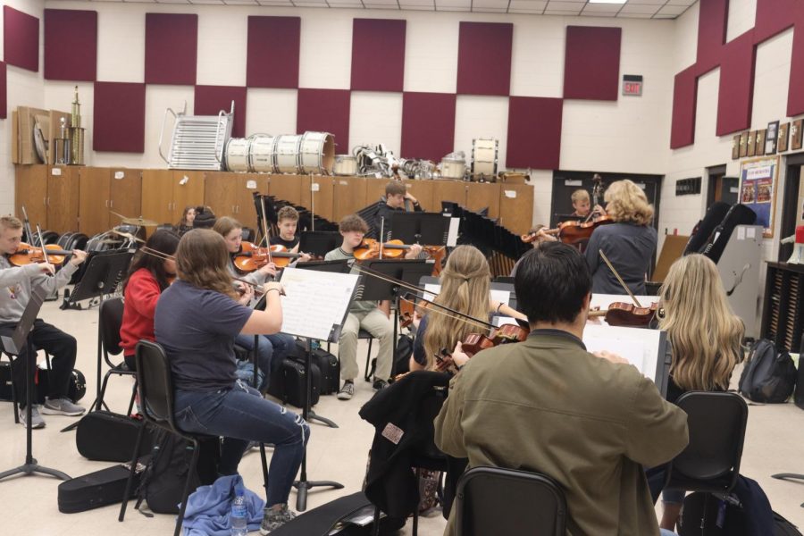 Hays High orchestra attends district performance