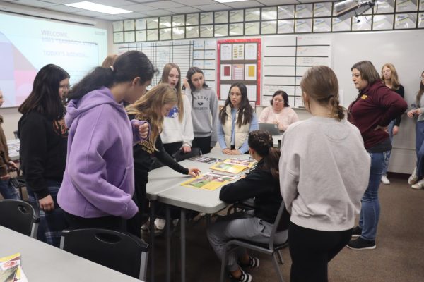 Quill & Scroll holds visit for Hays Middle School journalism students