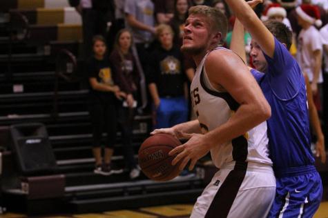 Boys basketball crushes Great Bend, 65-40