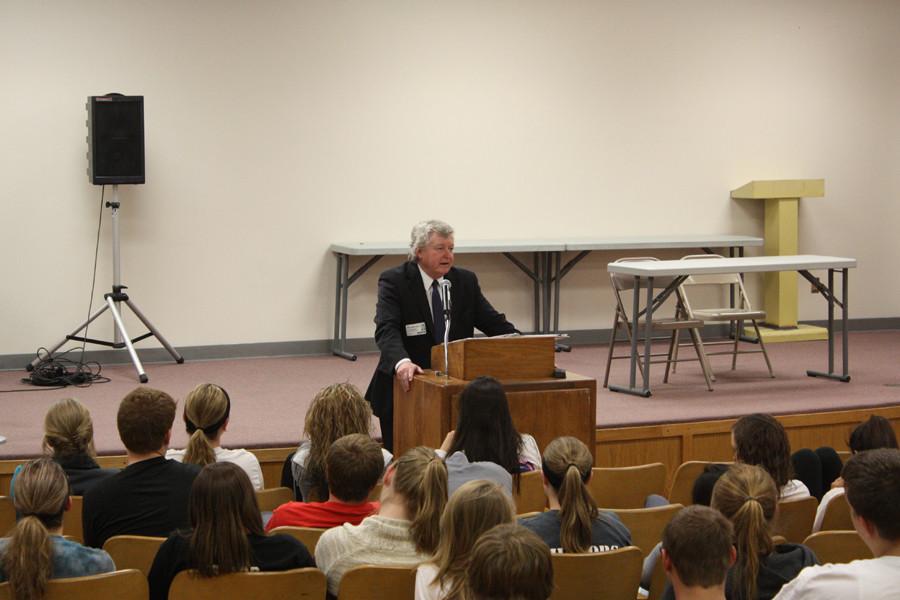 Kansas Supreme Court Justice Dan Biles speaks to a group of students.