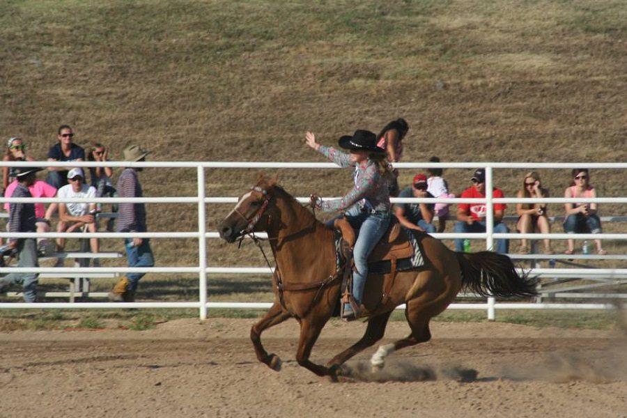 Junior Kelli Buxton prepares to crown new Rodeo Queen