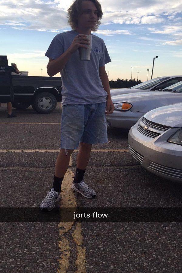 Students join in on jorts trend
