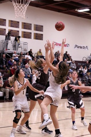Girls basketball wins against Dodge City
