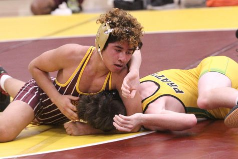 Indian wrestling goes 1-1 at home