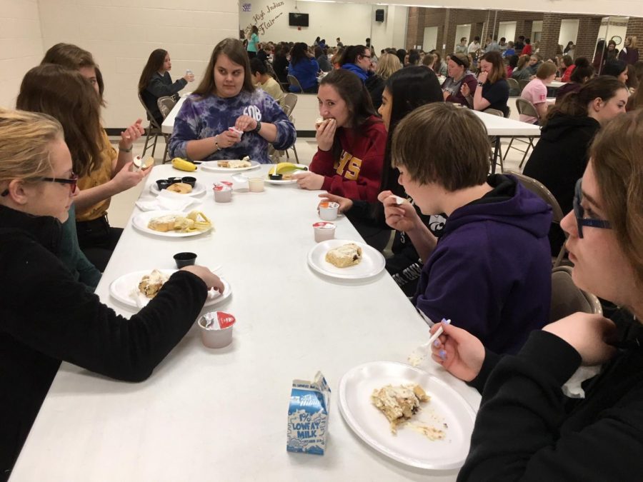 Students+eat+their+cinnamon+rolls+at+Breakfast+of+Champions.++Breakfast+of+Champions+was+held+March+28+during+first+hour+for+students+who+earned+a+3.3+GPA+or+above+during+the+third+quarter.+