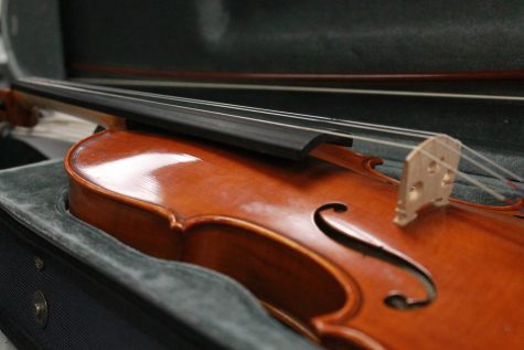 Orchestra tours elementary schools