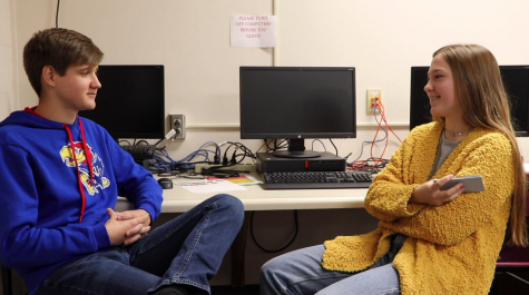 Students get paired up on blind dates to test whether 36 questions can make strangers fall in love