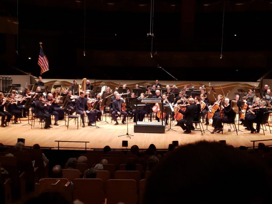 The+Colorado+Symphony+warms+up+for+their+performance+of++the+Mendelssohn+Violin+Concerto+featuring+Yumi+Hwang-Williams.