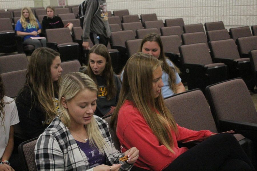 Students prepare and wait in the lecture hall for the first official meeting of the Medical Professionals Club on Oct. 8th.