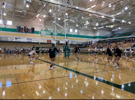 Volleyball goes 2-1 in Pratt