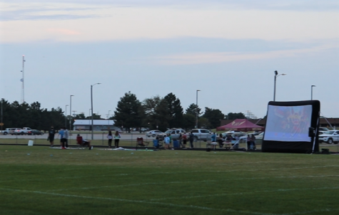 Students arrive to the StuCo movie night on Saturday evening.