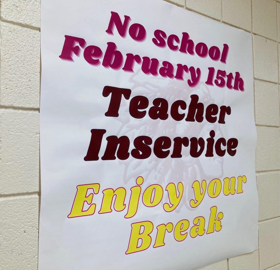 A sign in the hallway informs students of the upcoming Inservice Day.