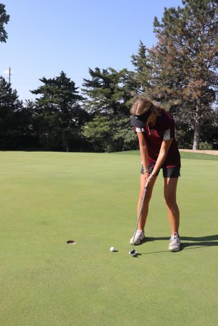 Senior Gracie Wente putts on hole 6 at Smoky Hill Country Club