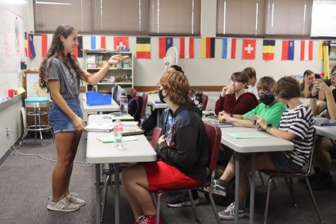 Senior Rylie Fairbank talks to the World Language Club members during a meeting this school year.